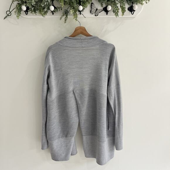 Lululemon Merino Wool Blend Gray Sweater Womens L141 - Picture 2 of 3